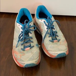 Under armour charged bandit size 7.5 sneaker shoes